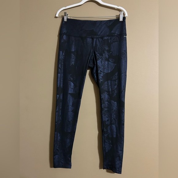 Jockey Pants - Jockey Black Blue Leaf Metallic Patterned Cropped Leggings